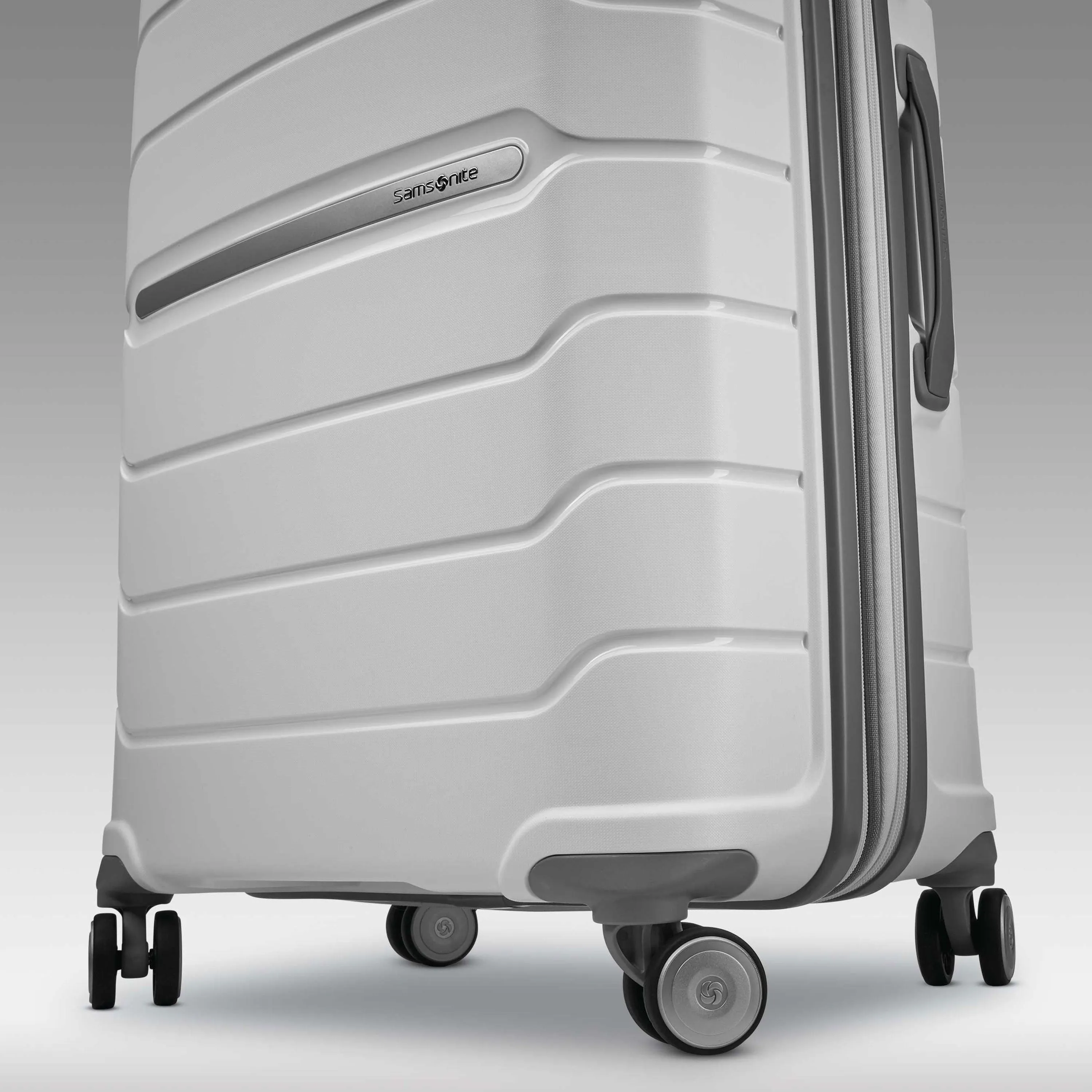 Freeform Hardside 24" Medium Checked Luggage