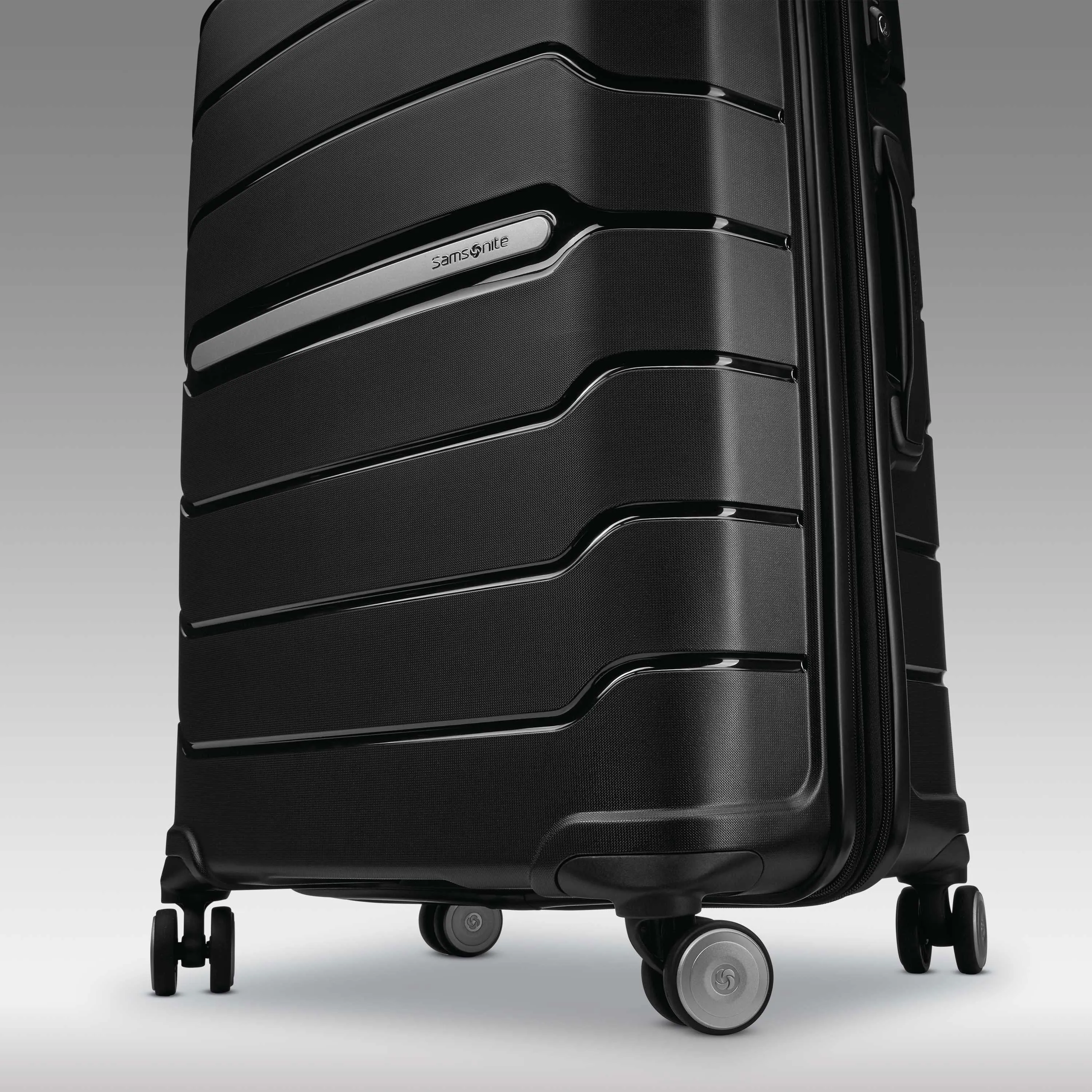 Freeform Hardside 24" Medium Checked Luggage